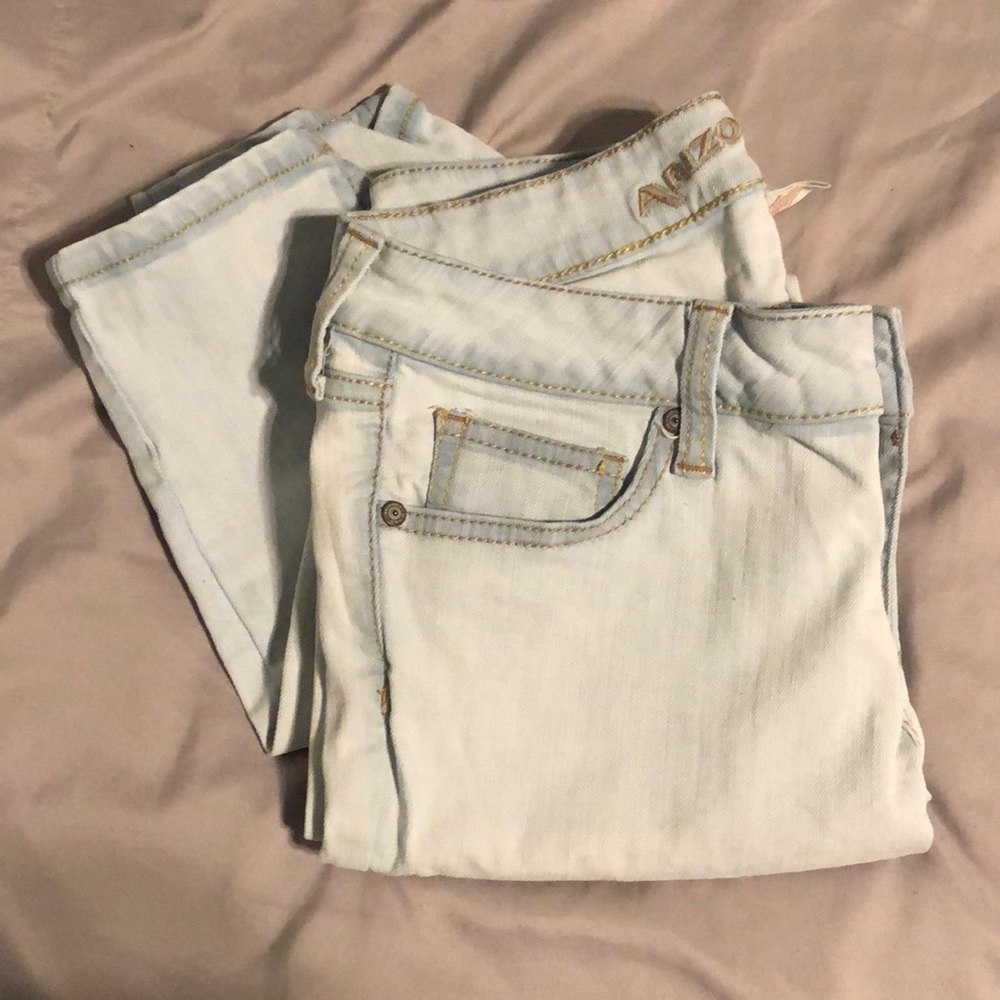 Arizona Jean Company Light Wash Jean Capris